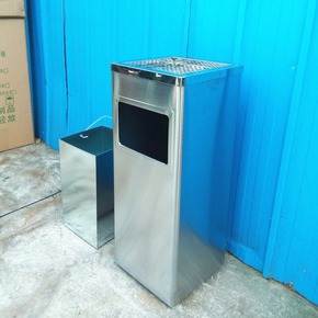 Thùng rác inox vuông có gạt tàn